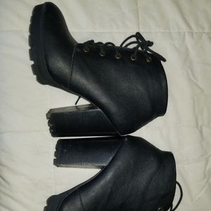 Black thick heeled bootie